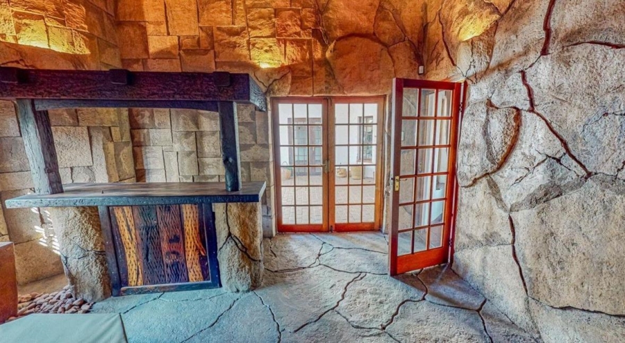 6 Bedroom Property for Sale in Waverley Gauteng