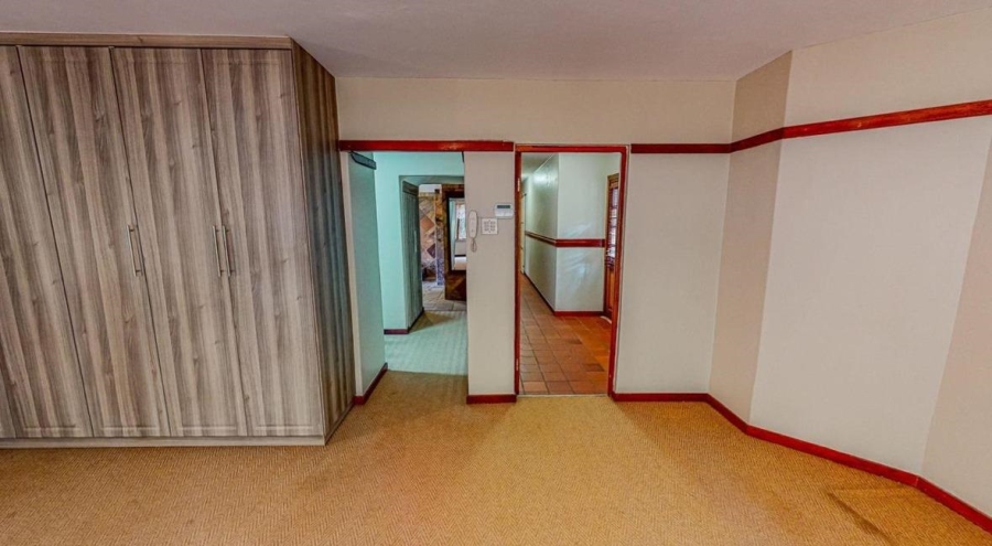 6 Bedroom Property for Sale in Waverley Gauteng