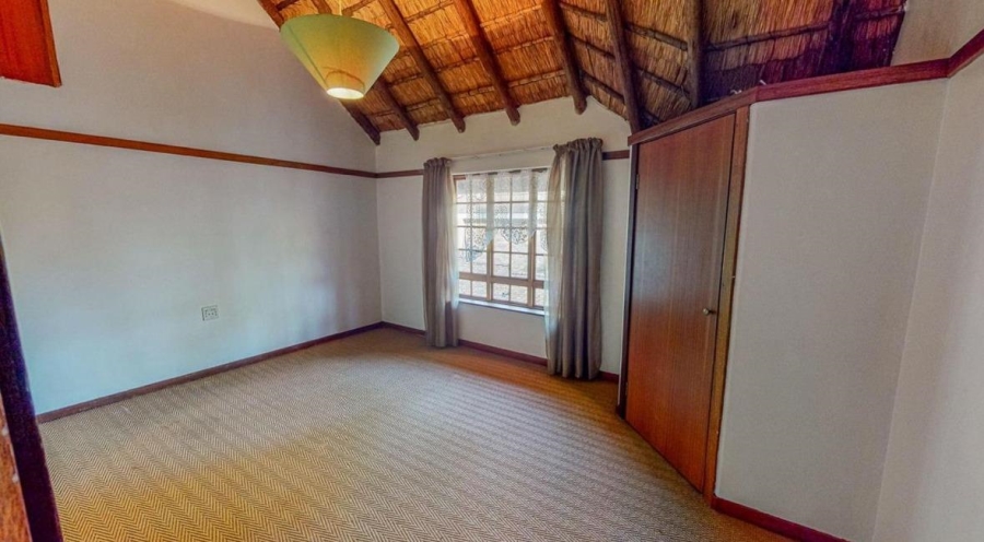 6 Bedroom Property for Sale in Waverley Gauteng