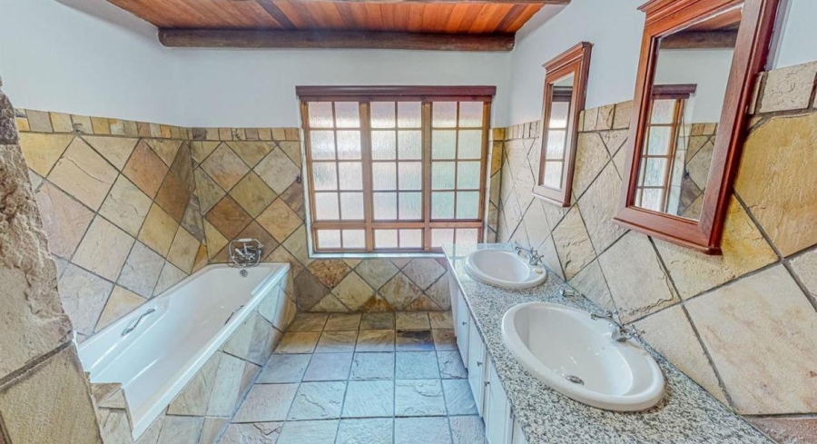 6 Bedroom Property for Sale in Waverley Gauteng