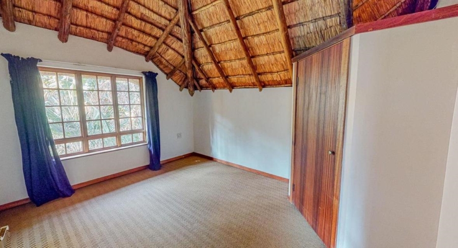 6 Bedroom Property for Sale in Waverley Gauteng
