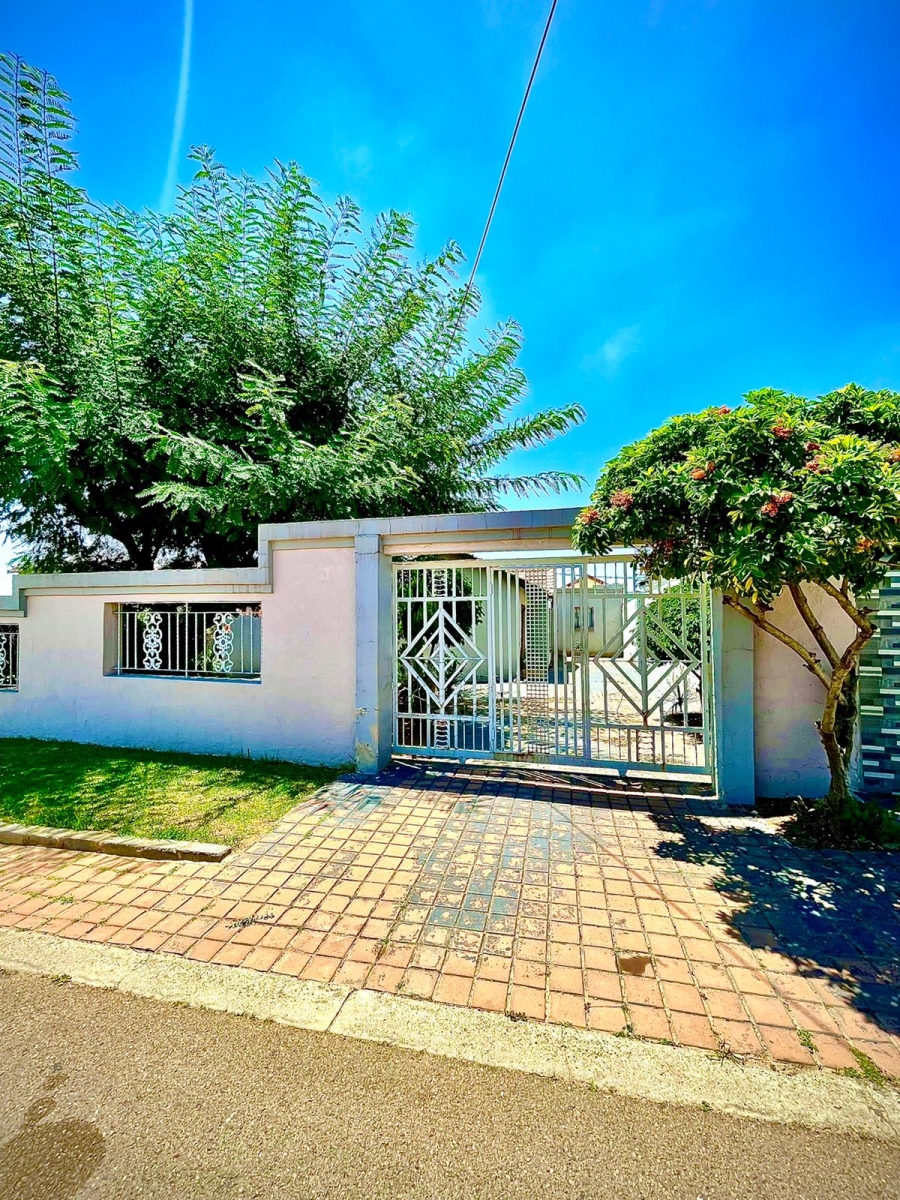 3 Bedroom Property for Sale in Ebony Park Gauteng