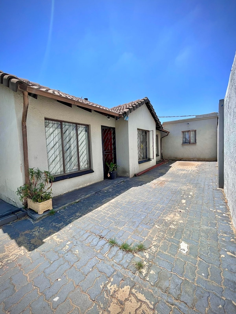 3 Bedroom Property for Sale in Ebony Park Gauteng