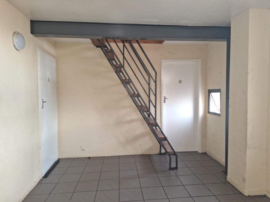 To Let 1 Bedroom Property for Rent in New Doornfontein Gauteng