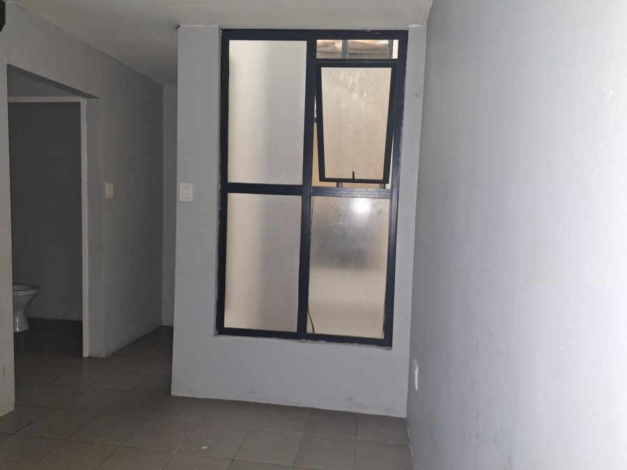 To Let 1 Bedroom Property for Rent in New Doornfontein Gauteng