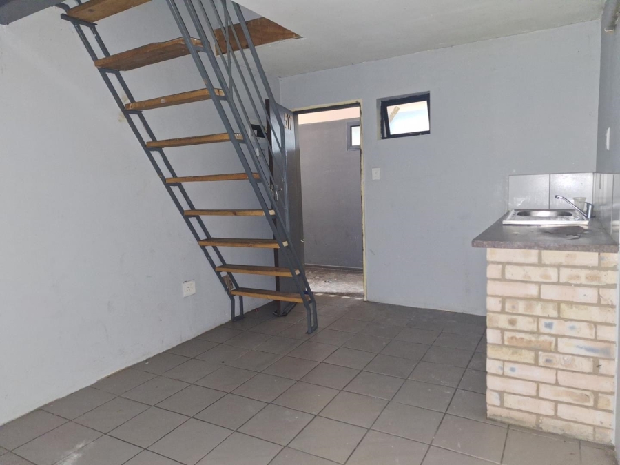 To Let 1 Bedroom Property for Rent in New Doornfontein Gauteng