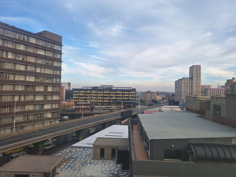 To Let 1 Bedroom Property for Rent in New Doornfontein Gauteng