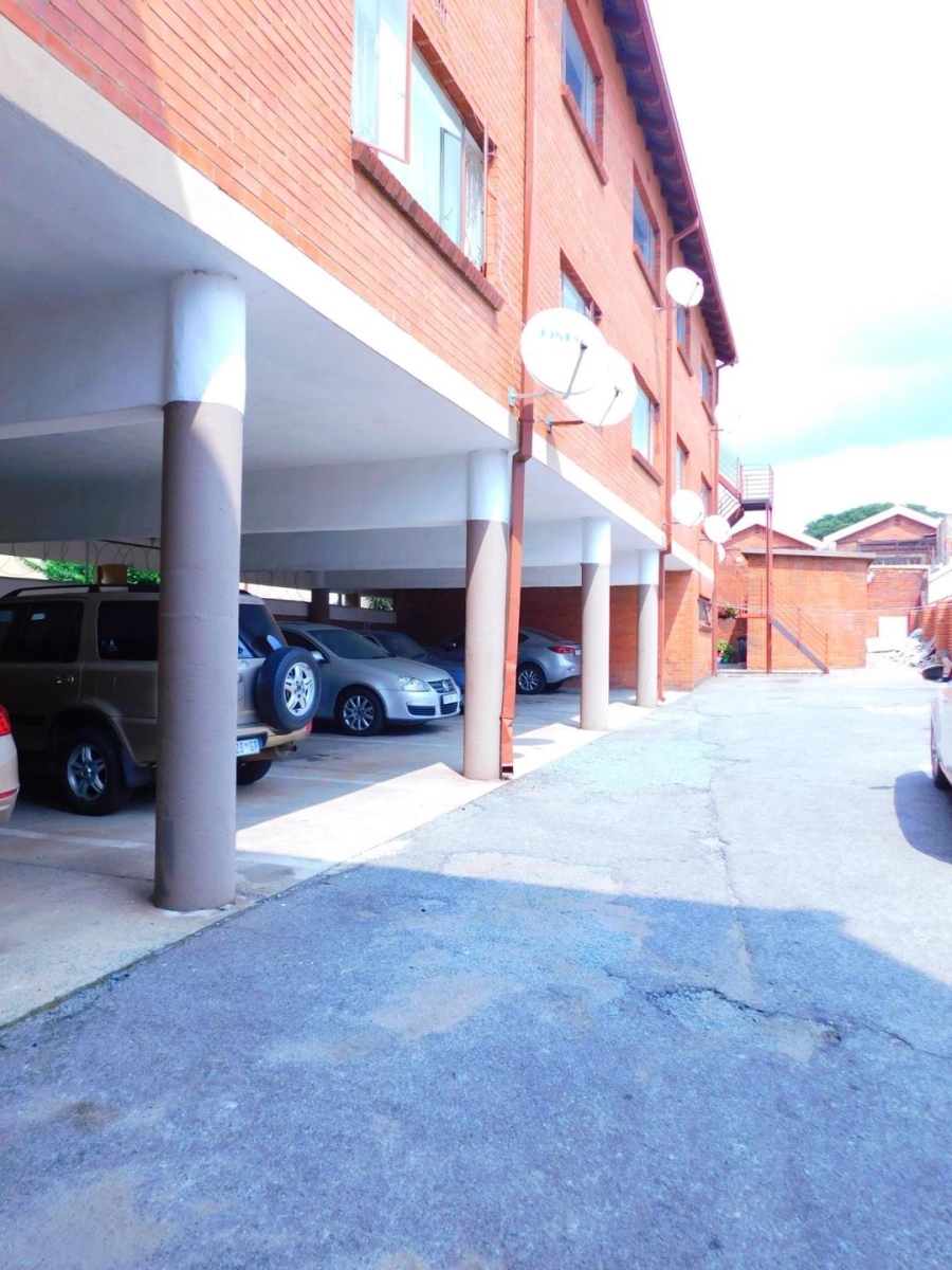 To Let 1 Bedroom Property for Rent in Rosettenville Gauteng