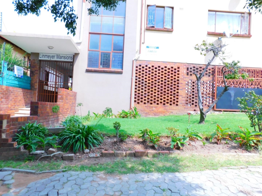 To Let 1 Bedroom Property for Rent in Rosettenville Gauteng