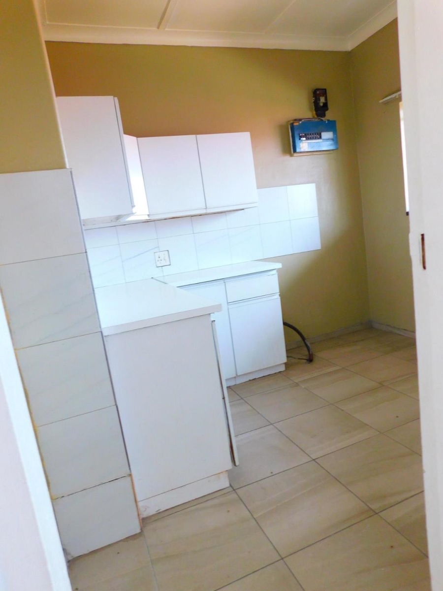 To Let 1 Bedroom Property for Rent in Rosettenville Gauteng