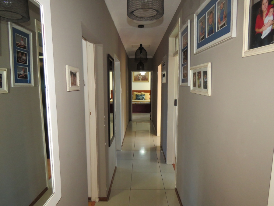 4 Bedroom Property for Sale in Farrarmere Gauteng