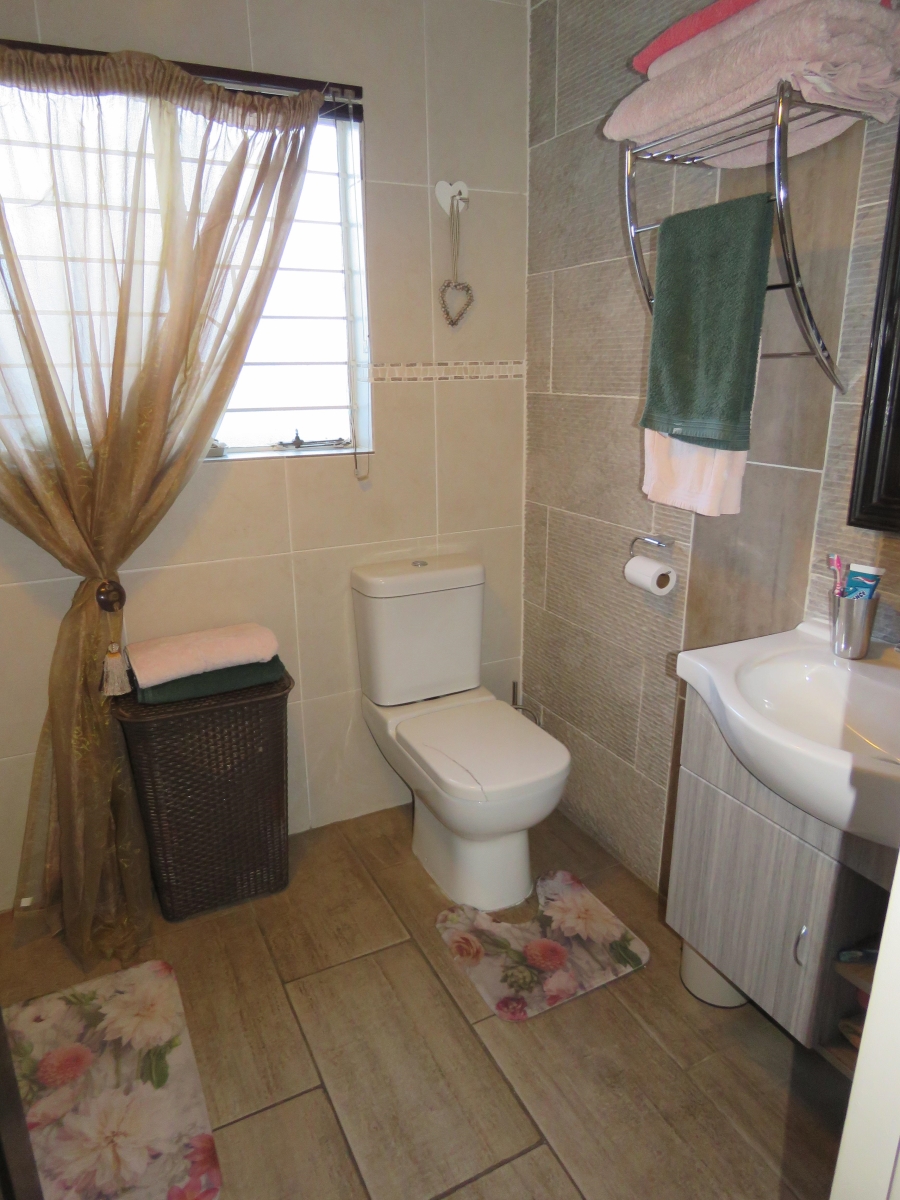 4 Bedroom Property for Sale in Farrarmere Gauteng
