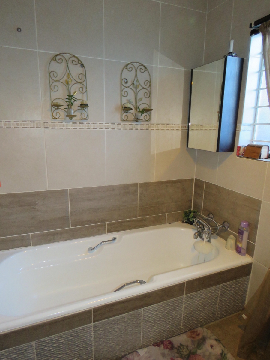 4 Bedroom Property for Sale in Farrarmere Gauteng