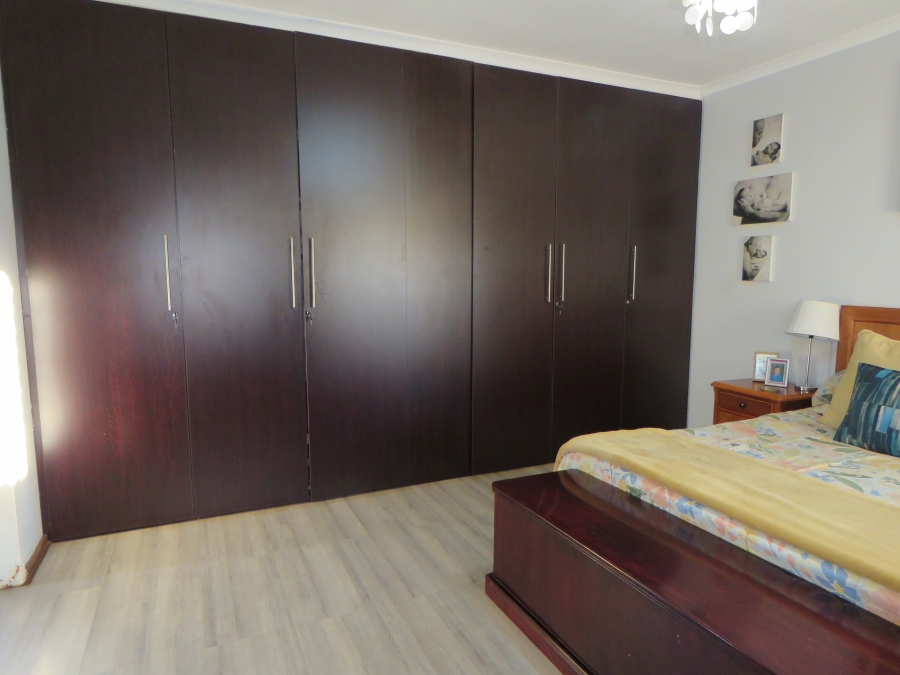 4 Bedroom Property for Sale in Farrarmere Gauteng