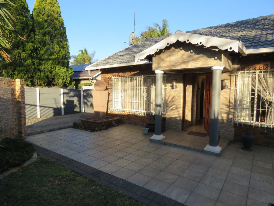 4 Bedroom Property for Sale in Farrarmere Gauteng