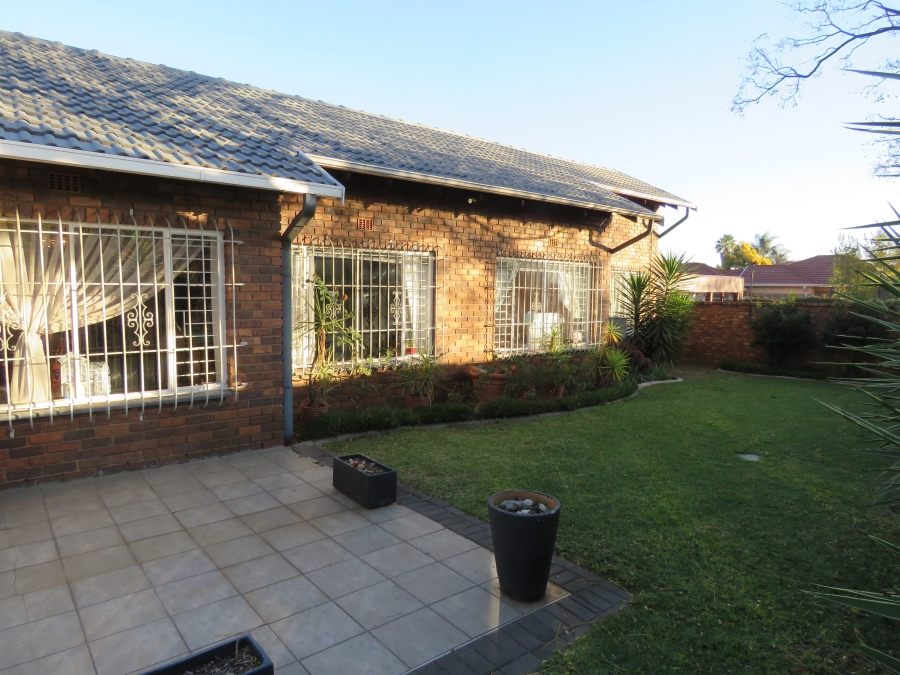 4 Bedroom Property for Sale in Farrarmere Gauteng