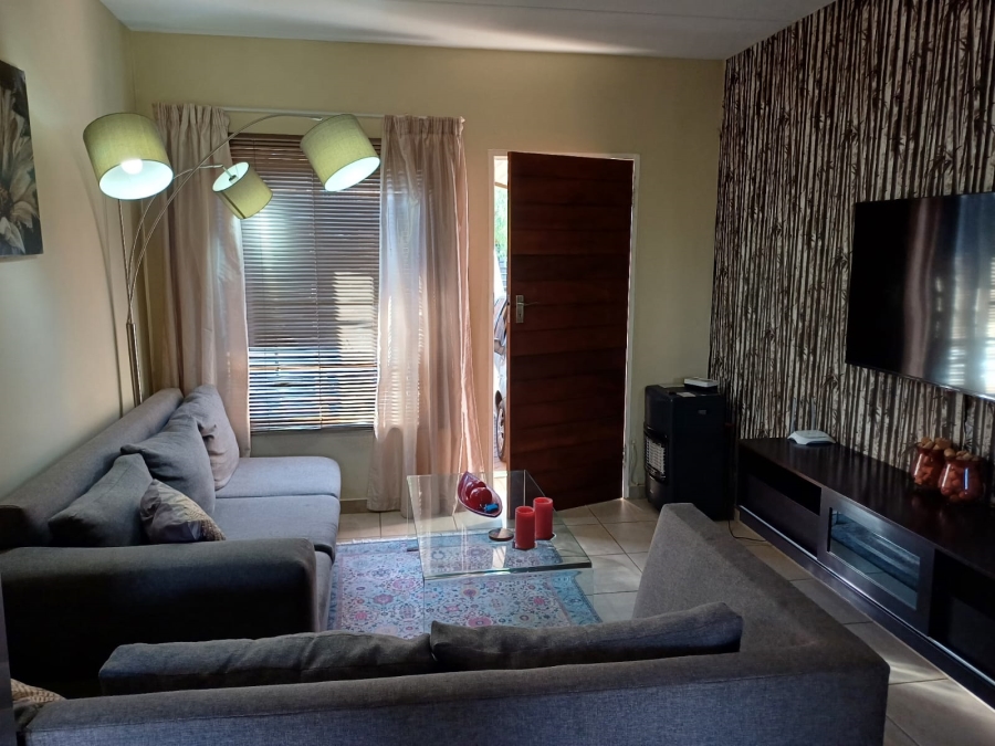 2 Bedroom Property for Sale in Mahube Valley Gauteng