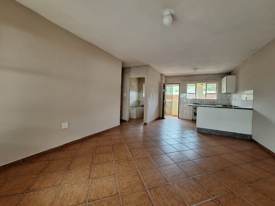 2 Bedroom Property for Sale in Rensburg Gauteng