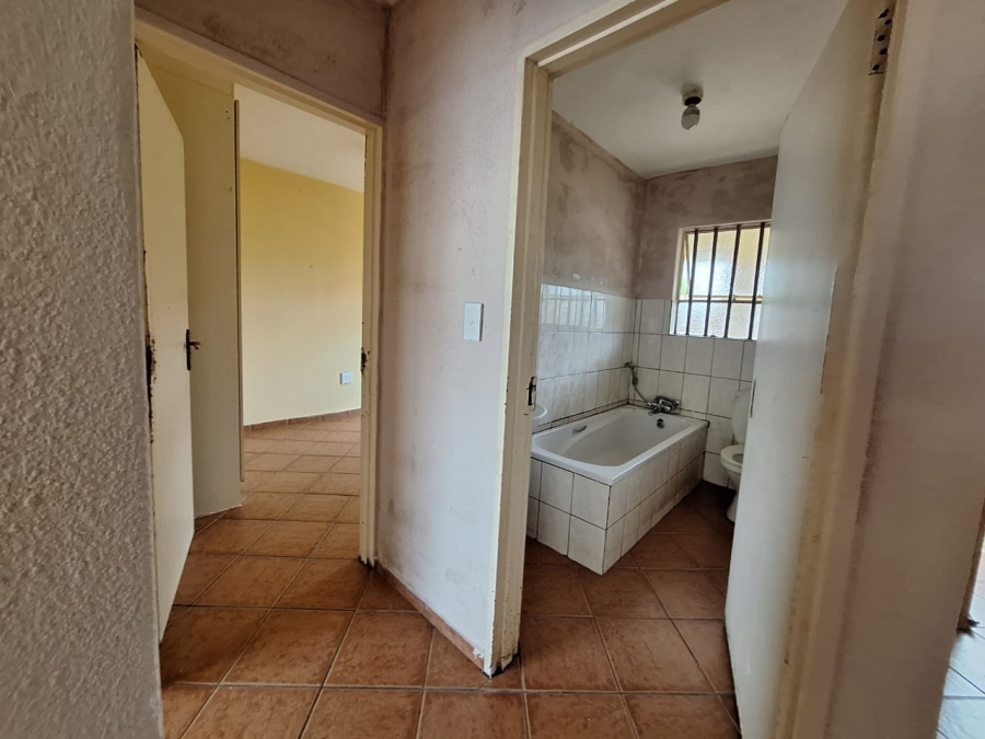 2 Bedroom Property for Sale in Rensburg Gauteng