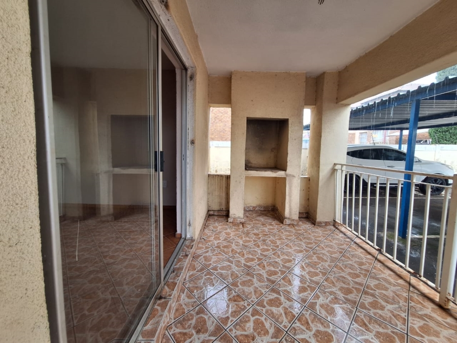 2 Bedroom Property for Sale in Rensburg Gauteng