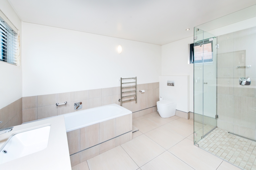 4 Bedroom Property for Sale in Waterfall Country Estate Gauteng
