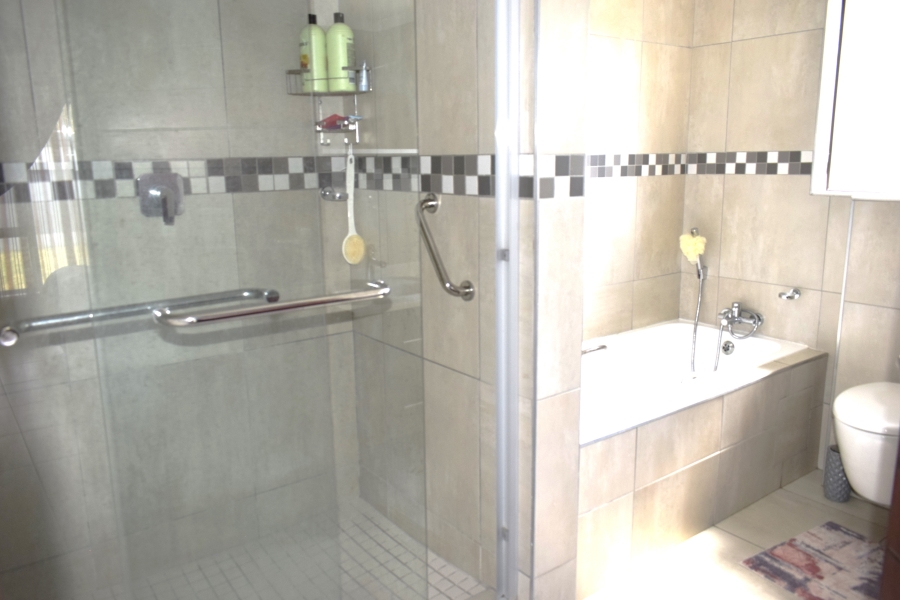 3 Bedroom Property for Sale in Helderwyk Gauteng