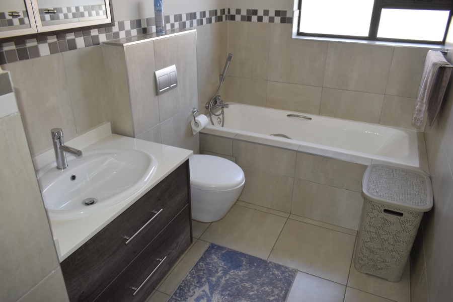 3 Bedroom Property for Sale in Helderwyk Gauteng