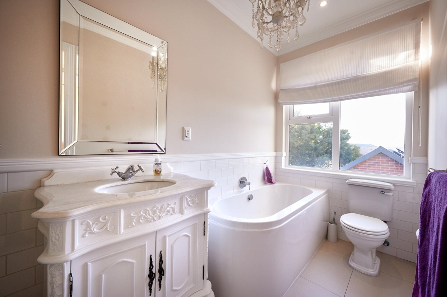 5 Bedroom Property for Sale in Waterfall Country Estate Gauteng