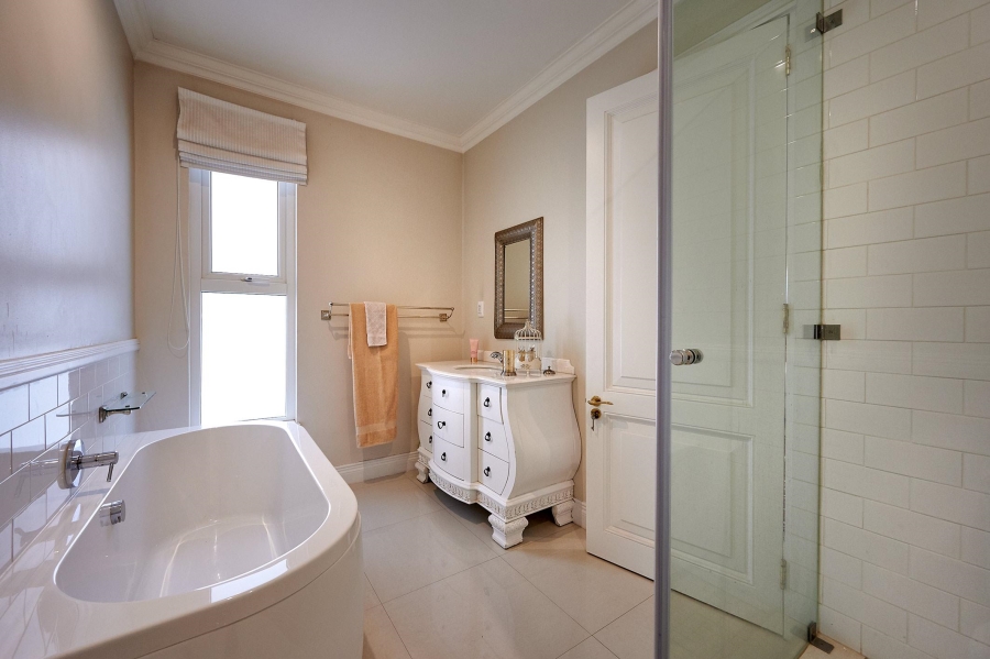 5 Bedroom Property for Sale in Waterfall Country Estate Gauteng