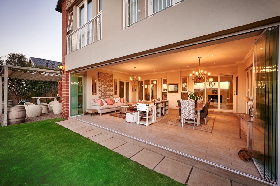 5 Bedroom Property for Sale in Waterfall Country Estate Gauteng