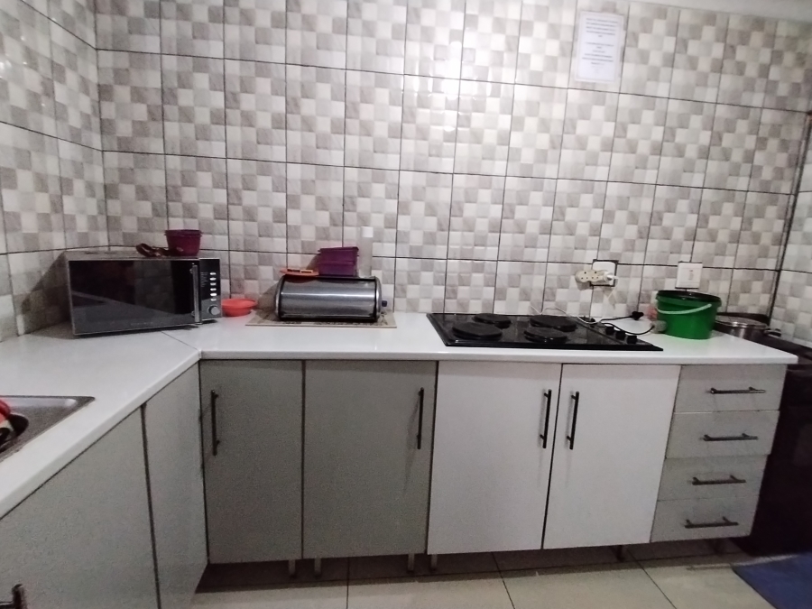 3 Bedroom Property for Sale in Etwatwa Gauteng