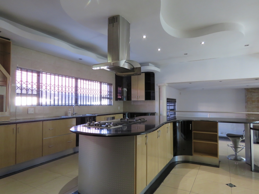 6 Bedroom Property for Sale in Westdene Gauteng