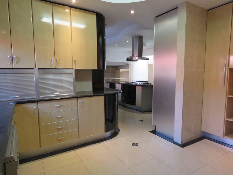 6 Bedroom Property for Sale in Westdene Gauteng