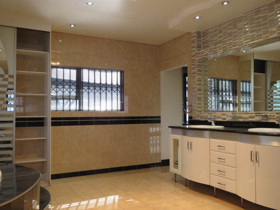 6 Bedroom Property for Sale in Westdene Gauteng