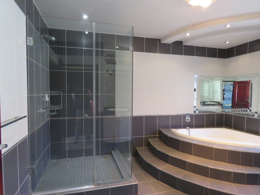 6 Bedroom Property for Sale in Westdene Gauteng