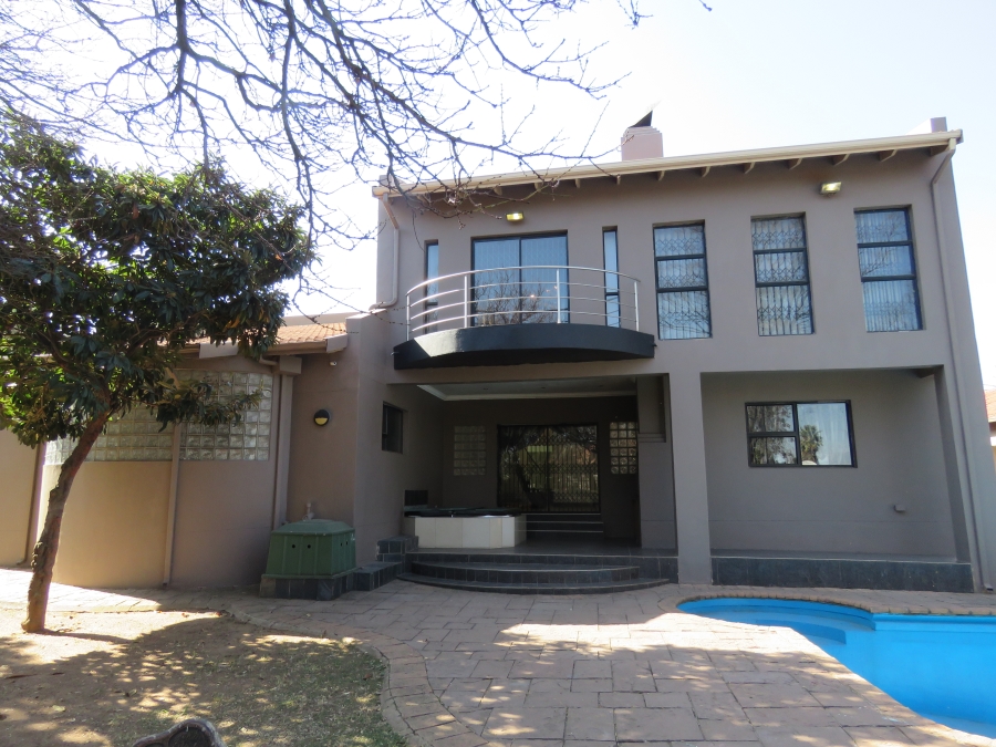 6 Bedroom Property for Sale in Westdene Gauteng