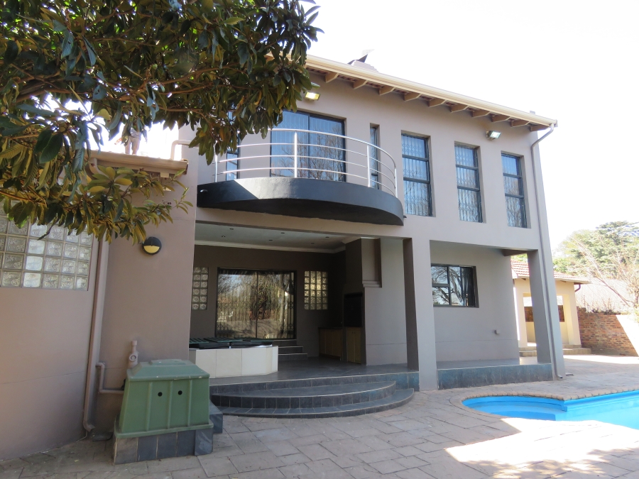 6 Bedroom Property for Sale in Westdene Gauteng