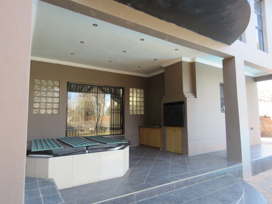6 Bedroom Property for Sale in Westdene Gauteng
