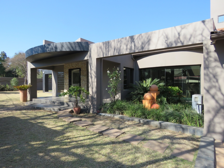 6 Bedroom Property for Sale in Westdene Gauteng