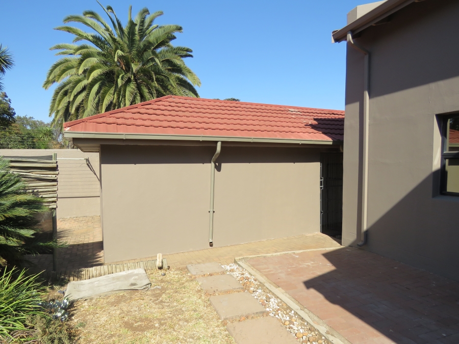 6 Bedroom Property for Sale in Westdene Gauteng