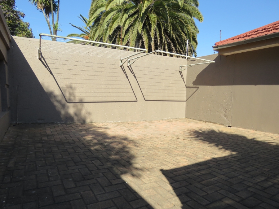6 Bedroom Property for Sale in Westdene Gauteng