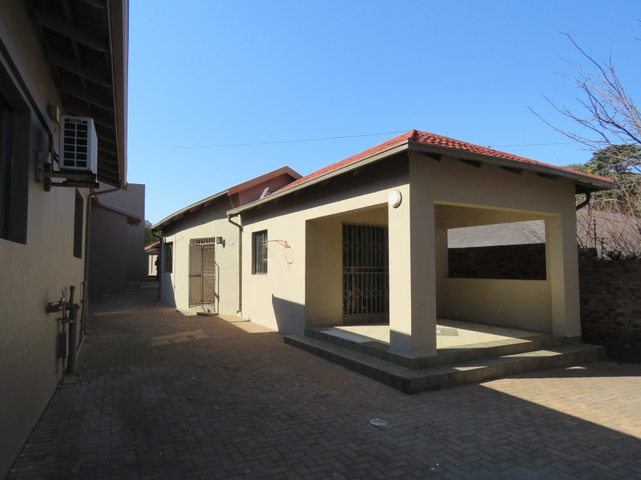 6 Bedroom Property for Sale in Westdene Gauteng