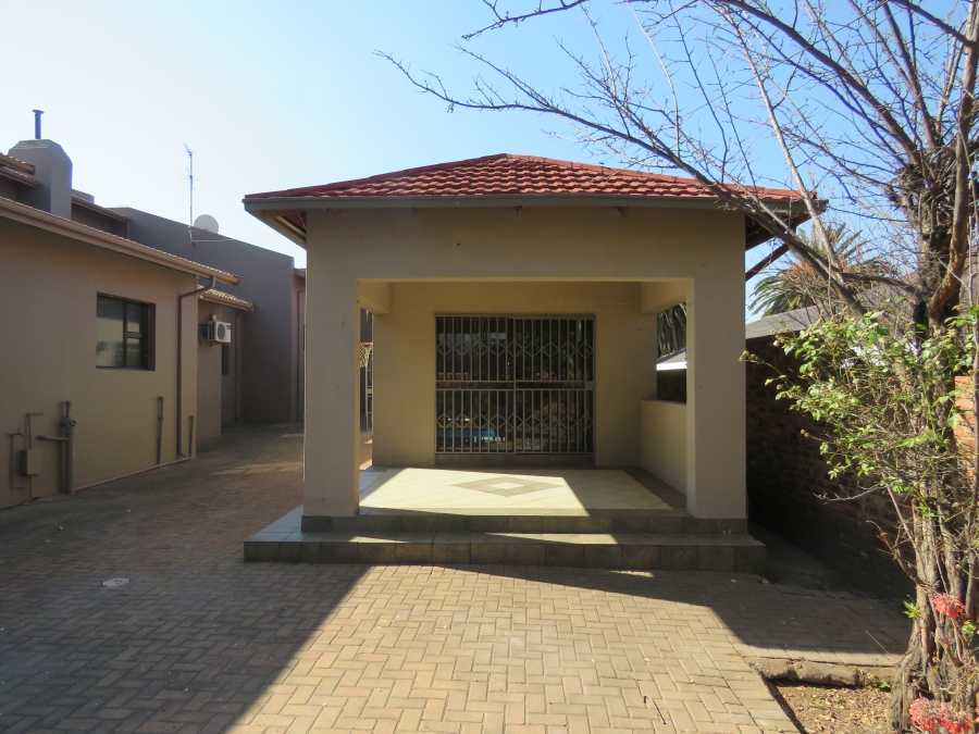 6 Bedroom Property for Sale in Westdene Gauteng