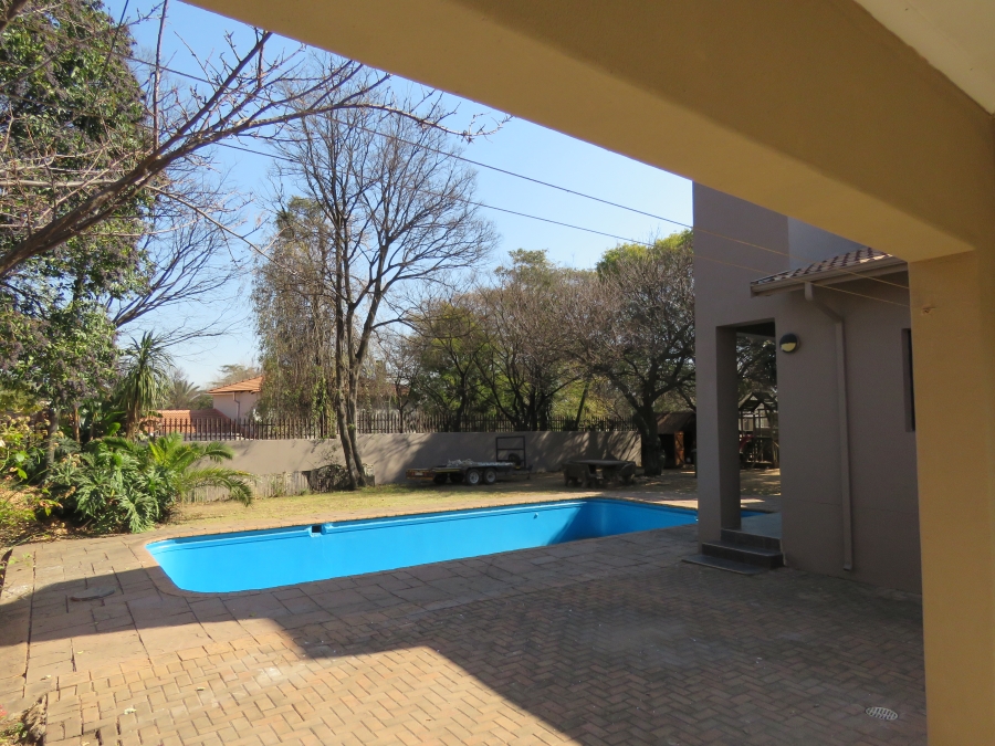 6 Bedroom Property for Sale in Westdene Gauteng