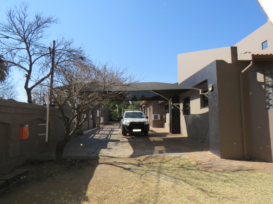 6 Bedroom Property for Sale in Westdene Gauteng