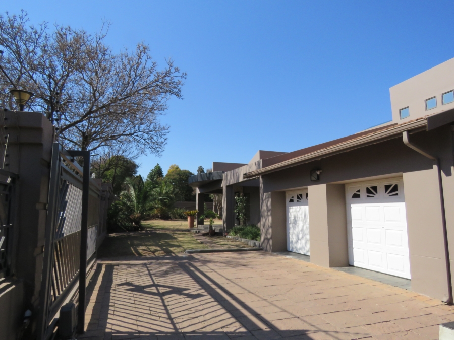 6 Bedroom Property for Sale in Westdene Gauteng