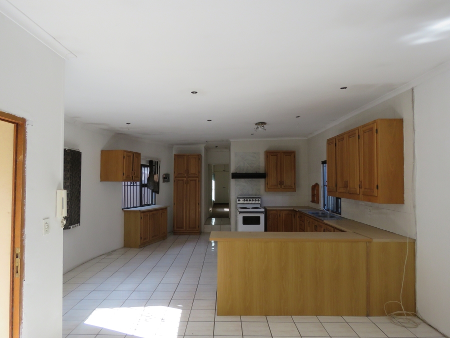 6 Bedroom Property for Sale in Westdene Gauteng