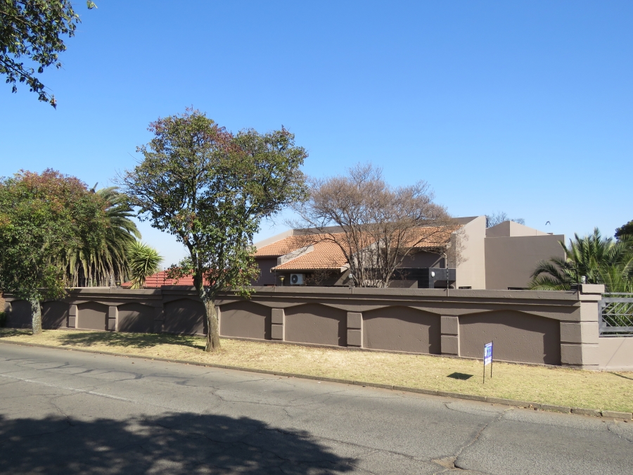 6 Bedroom Property for Sale in Westdene Gauteng