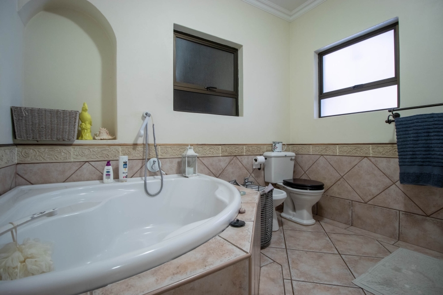 5 Bedroom Property for Sale in Waterkloof Gauteng