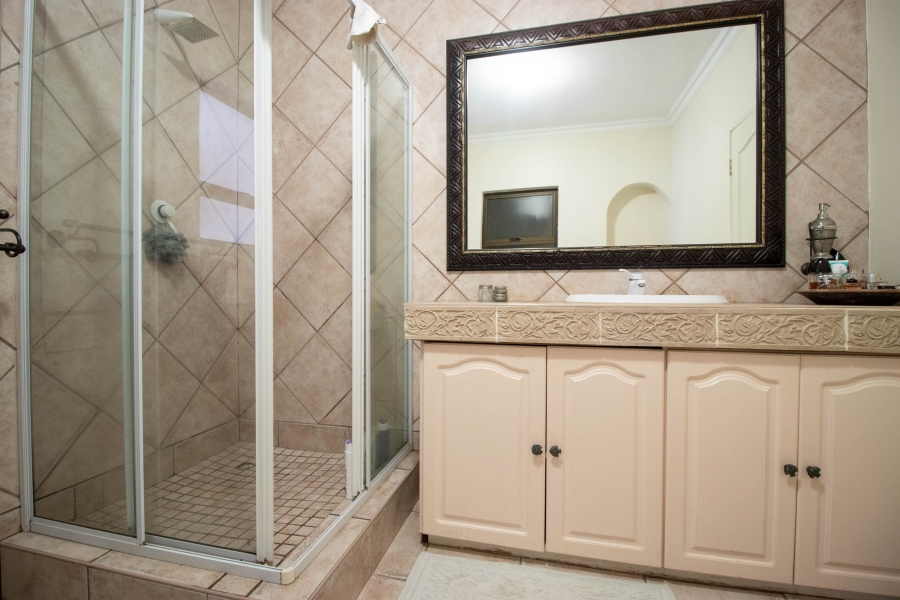 5 Bedroom Property for Sale in Waterkloof Gauteng